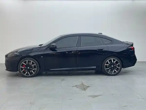 BMW M235L 2025