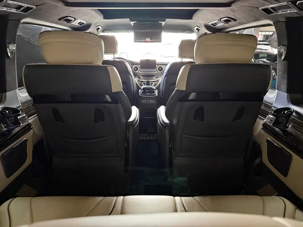 Mercedes-Benz V-Class 2020 — фото 34