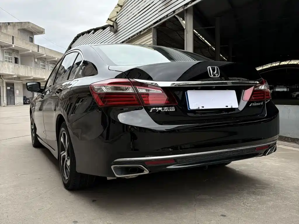 Honda Accord 2017 — фото 16