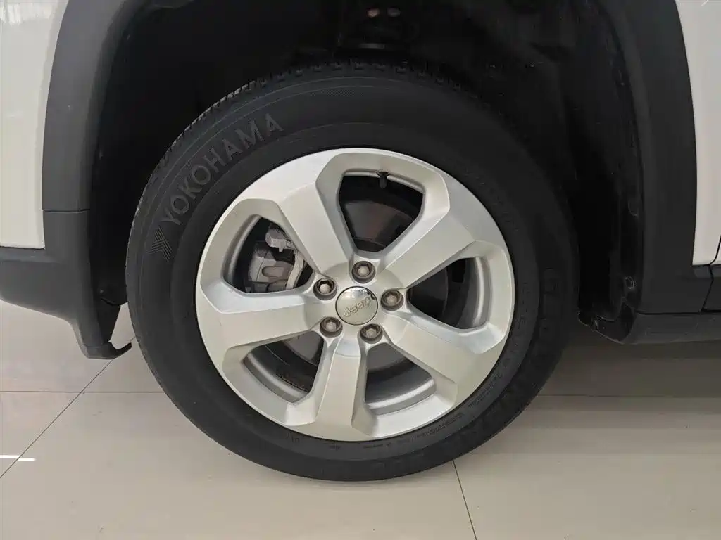 Jeep Compass 2017 — фото 25