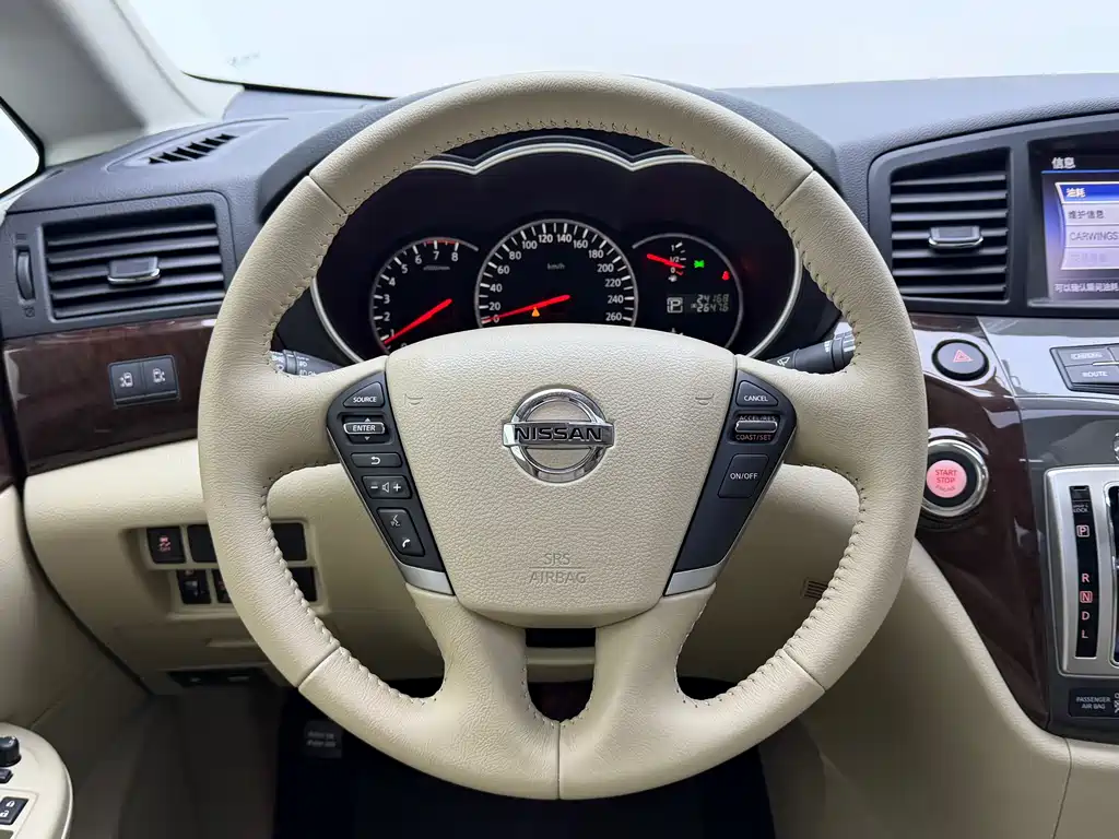Nissan Quest 2017 — фото 11