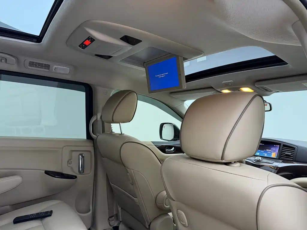 Nissan Quest 2017 — фото 18