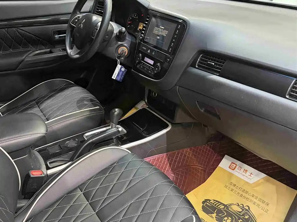 Mitsubishi Outlander 2022 — фото 13