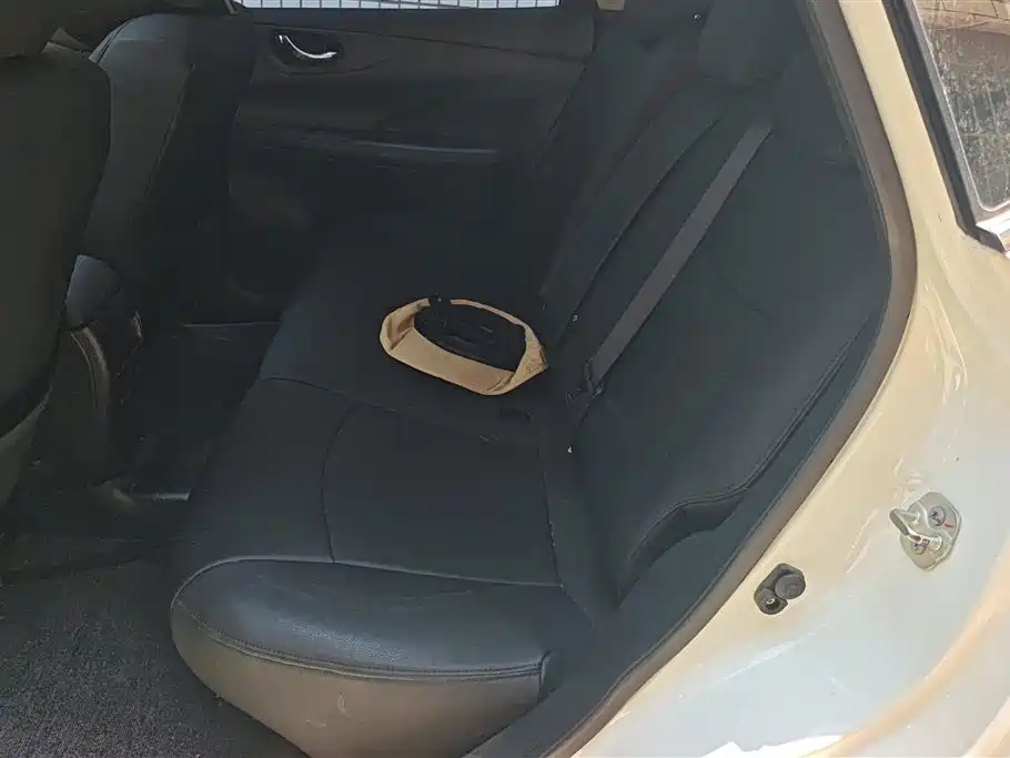 Nissan Tiida 2016 — фото 11