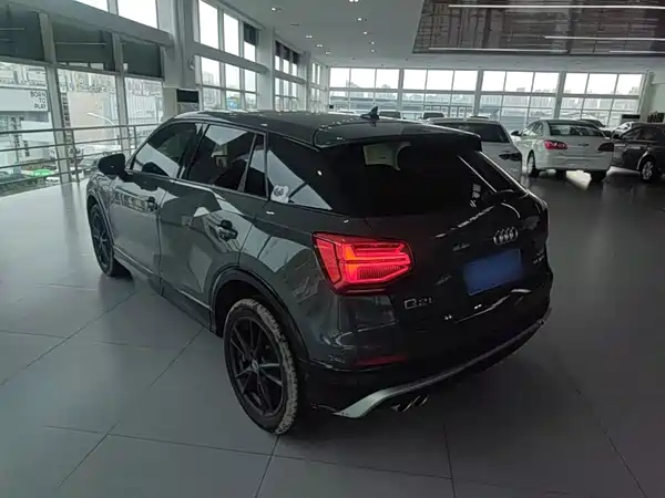 Audi Q2L 2019
