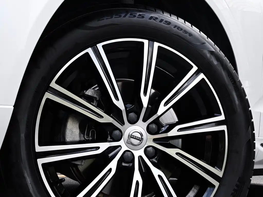 Volvo XC60 2020 — фото 10