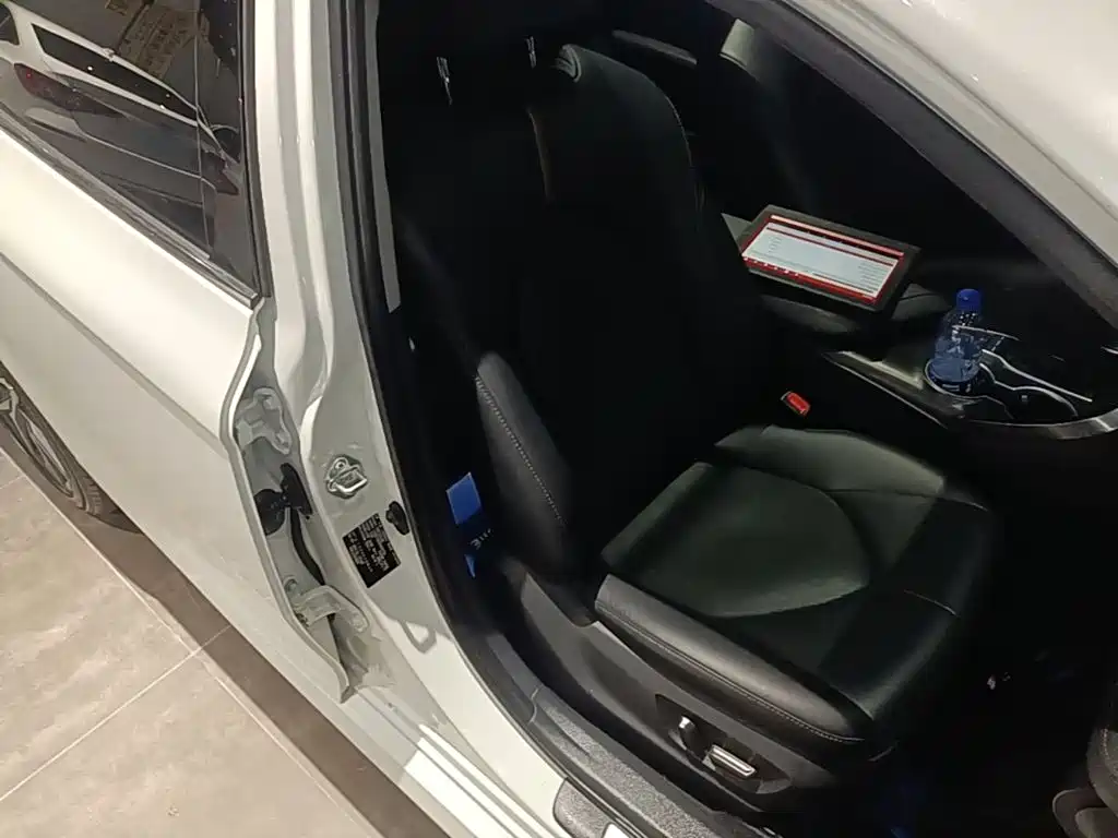 Toyota Camry 2023 — фото 25
