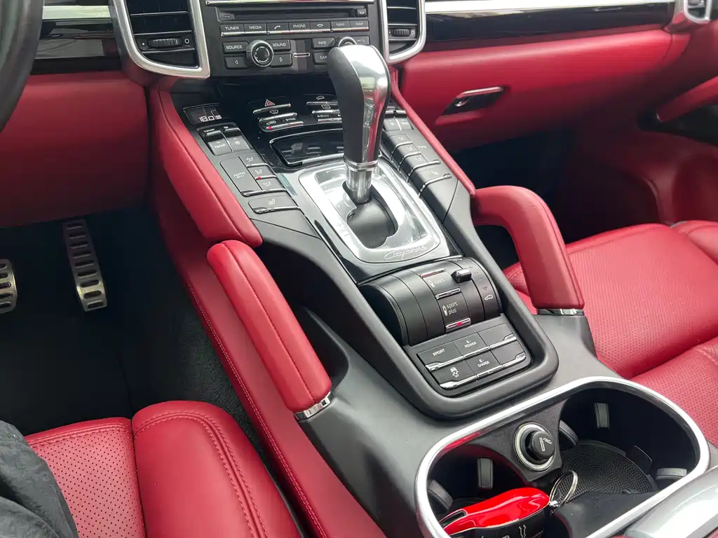 Porsche Cayenne Hybrid 2016 — фото 12