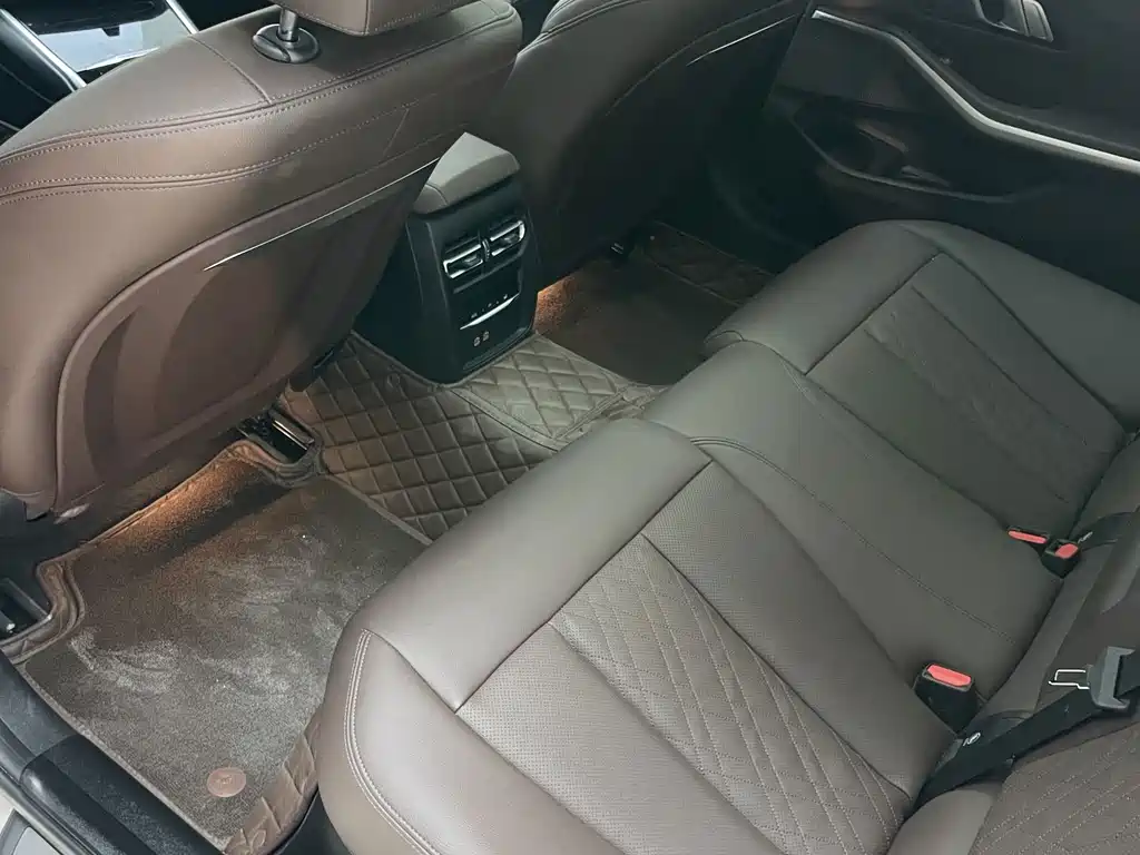 BMW 3 Series 2023 — фото 17