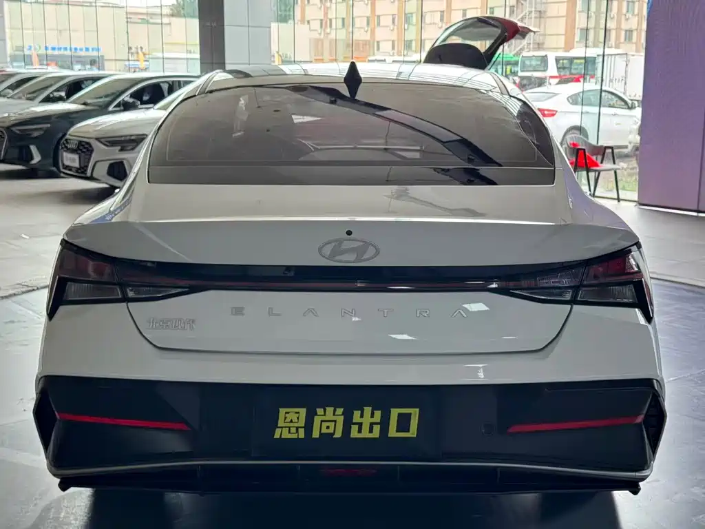 Hyundai Elantra 2023