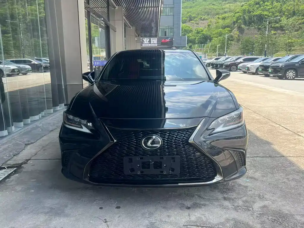 Lexus ES 2019
