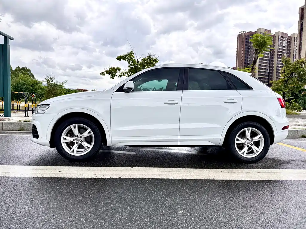 Audi Q3 2017 — фото 11