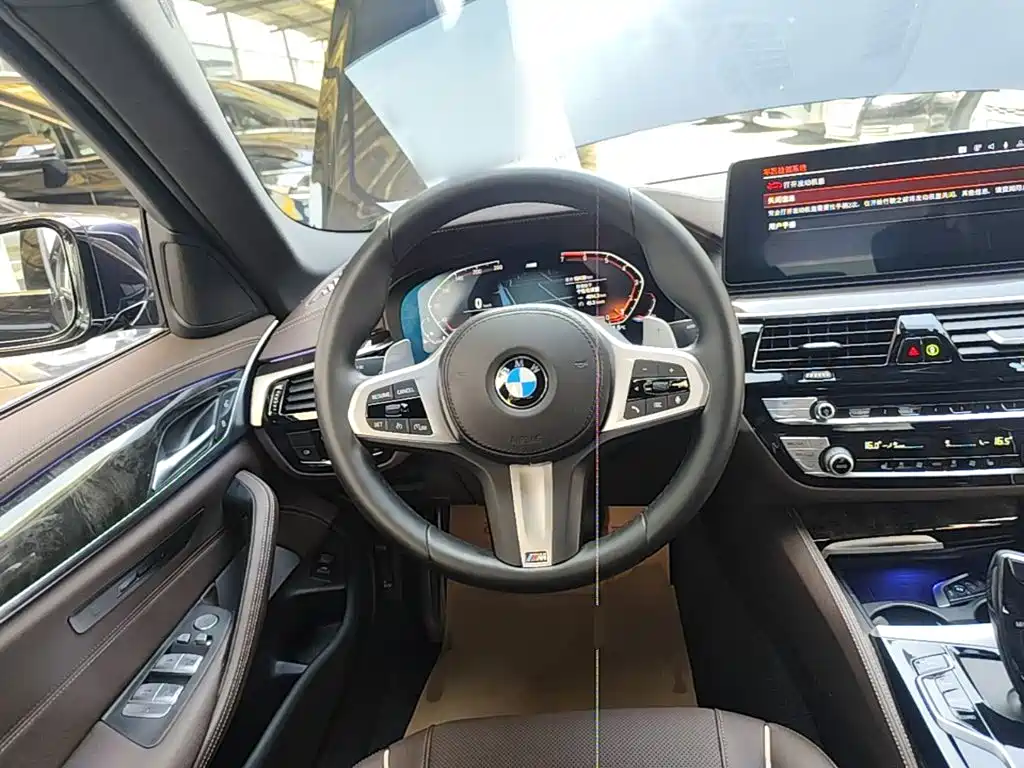 BMW 5 Series 2021 — фото 11