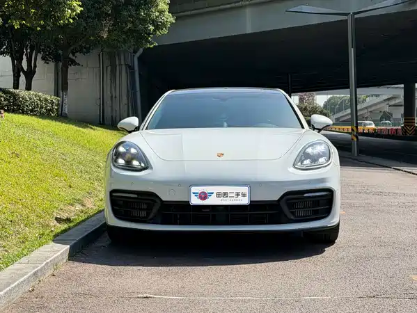 Porsche Panamera 2022