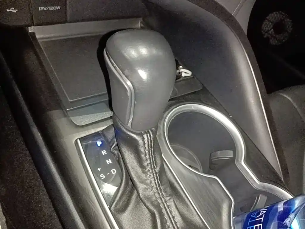 Toyota Camry 2023 — фото 14
