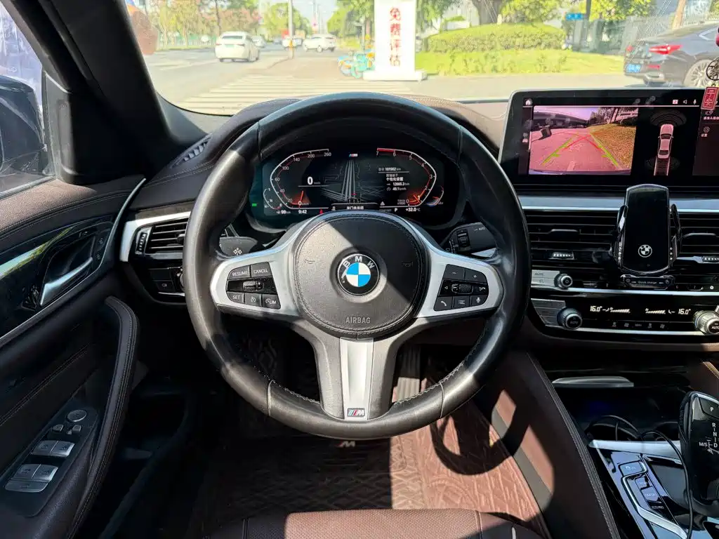 BMW 5 Series 2021 — фото 14