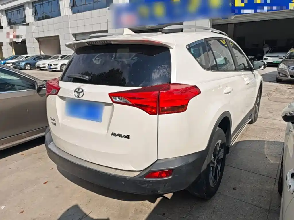 Toyota RAV4 2016 — фото 7