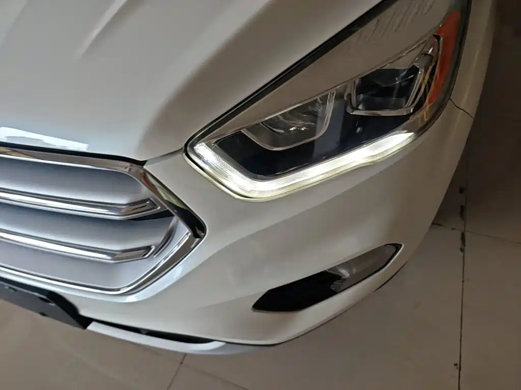 Ford Kuga 2018 — фото 24