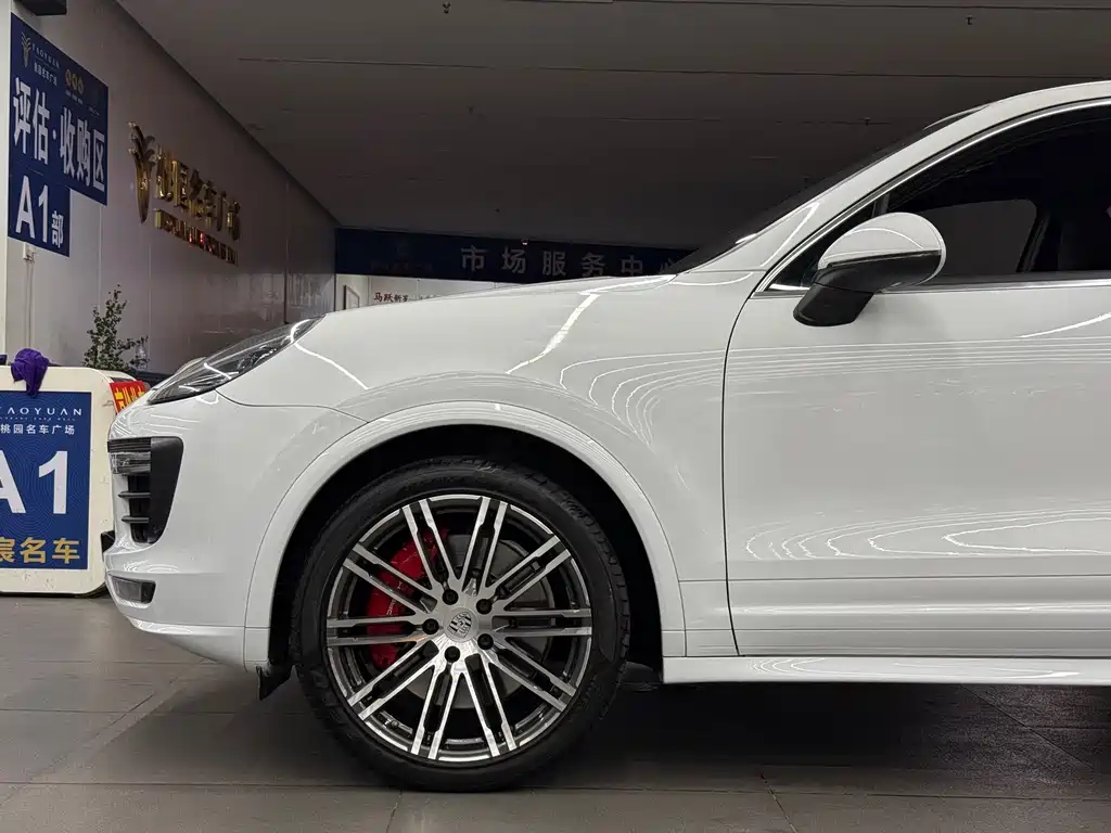 Porsche Cayenne 2016 — фото 11