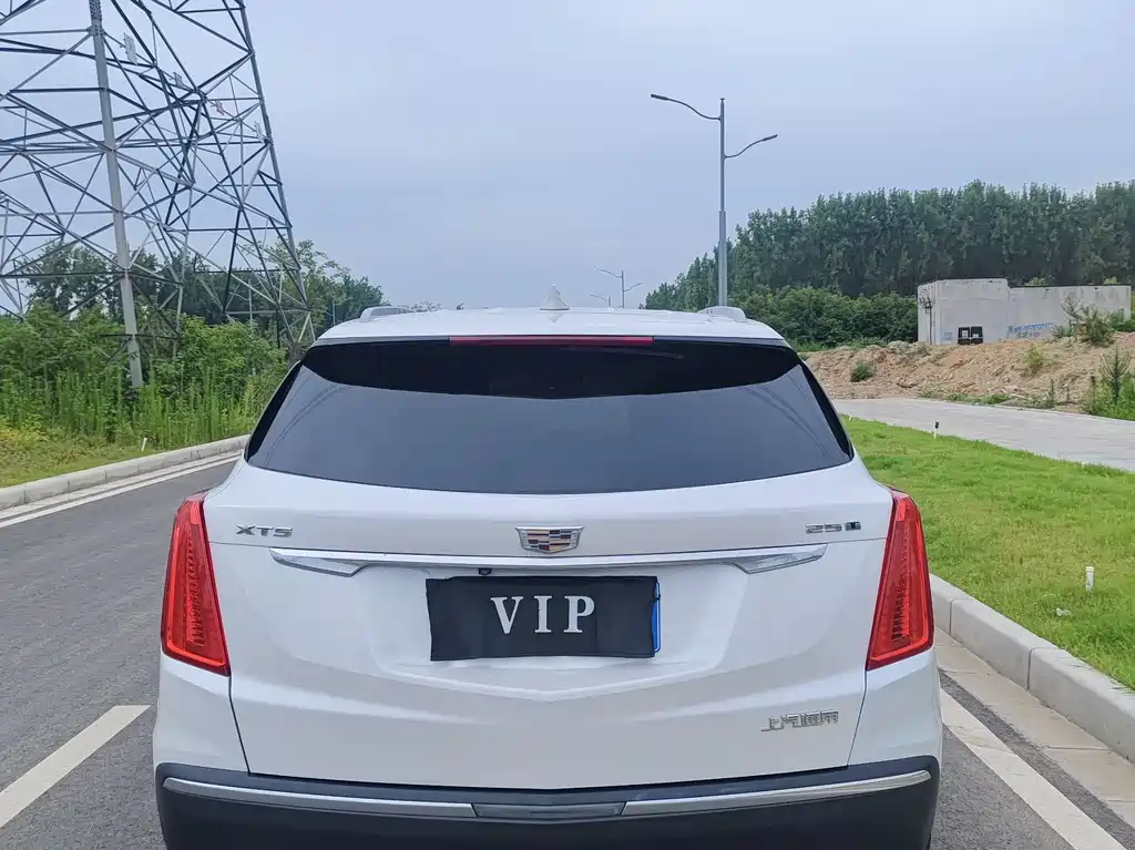 Cadillac XT5 2016 — фото 12