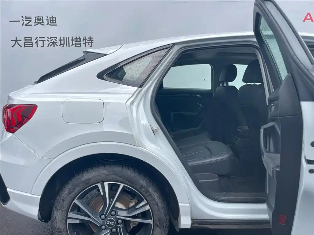 Audi Q3 Sportback 2023 — фото 13