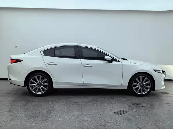 Mazda 3 Axela 2024