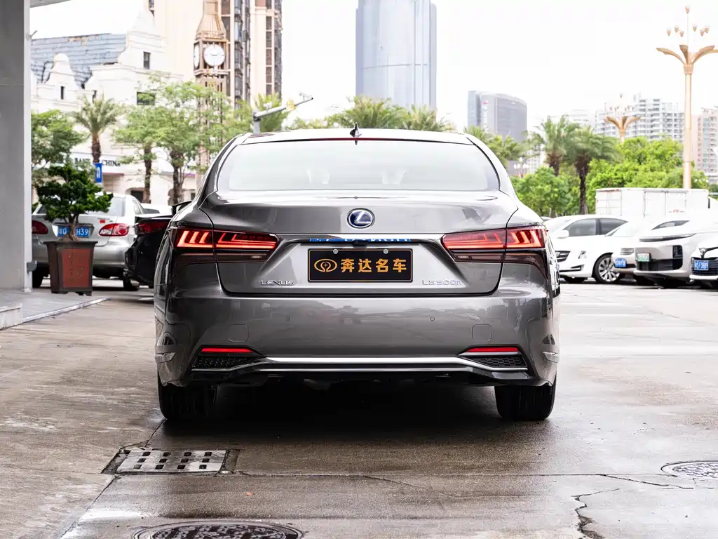 Lexus LS 2021