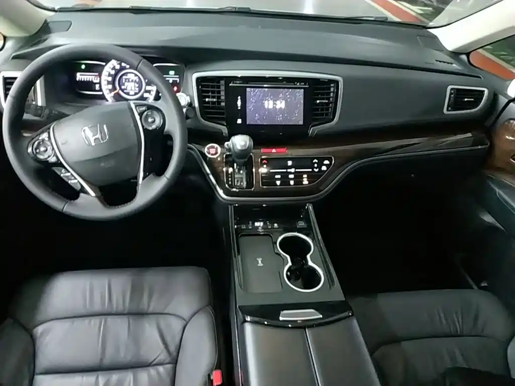 Honda Odyssey 2015 — фото 10