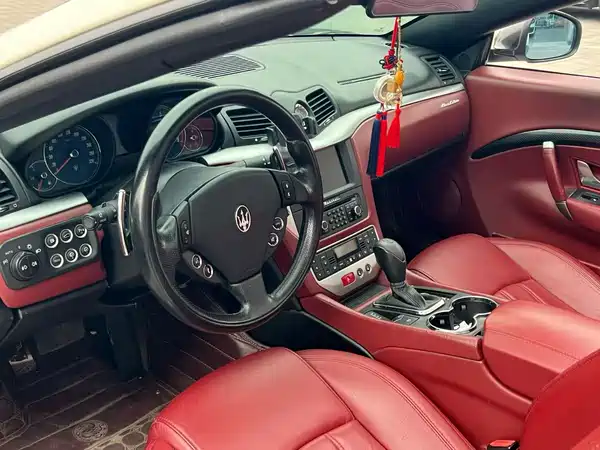 Maserati Grancabrio 2011