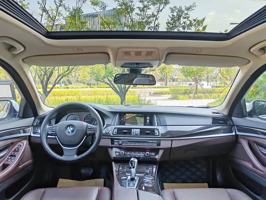 BMW 5 Series 2015 — фото 13