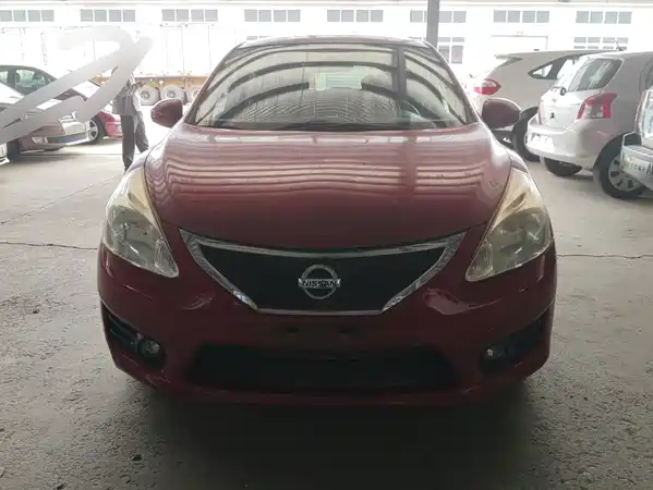 Nissan Tiida 2013