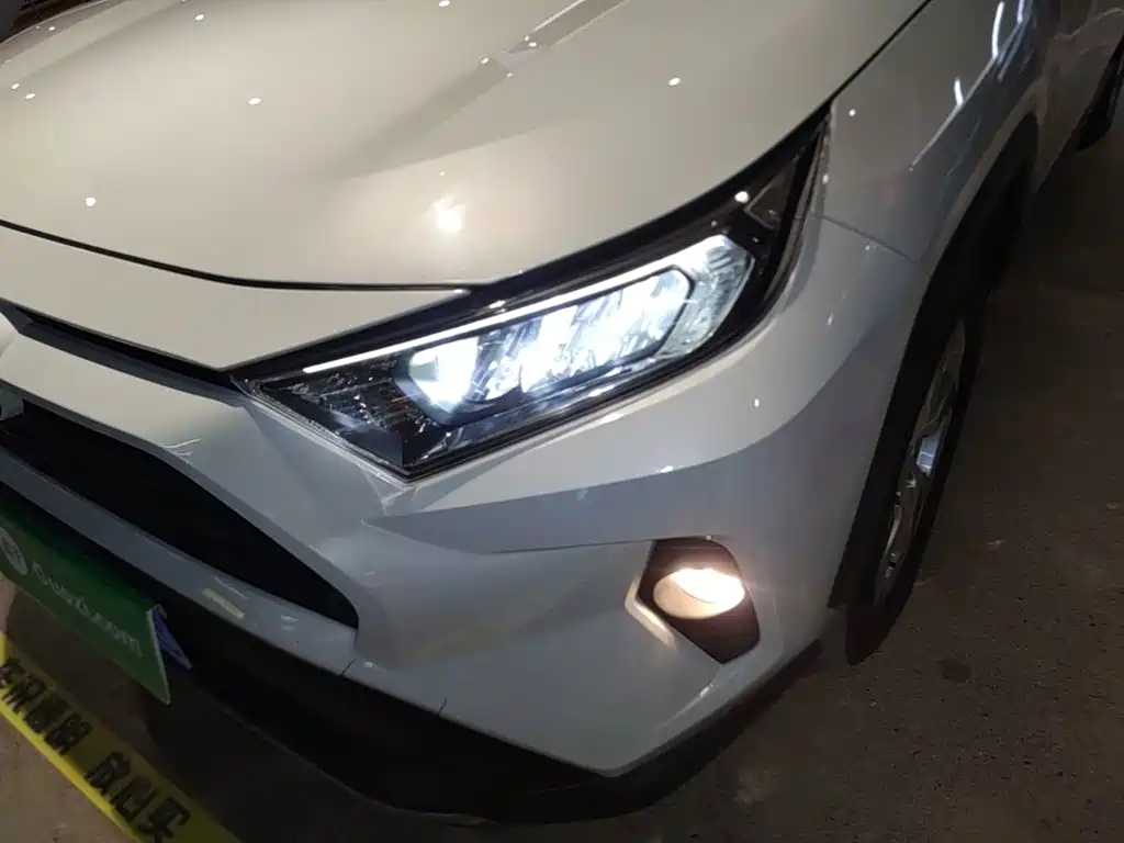 Toyota RAV4 2020 — фото 24