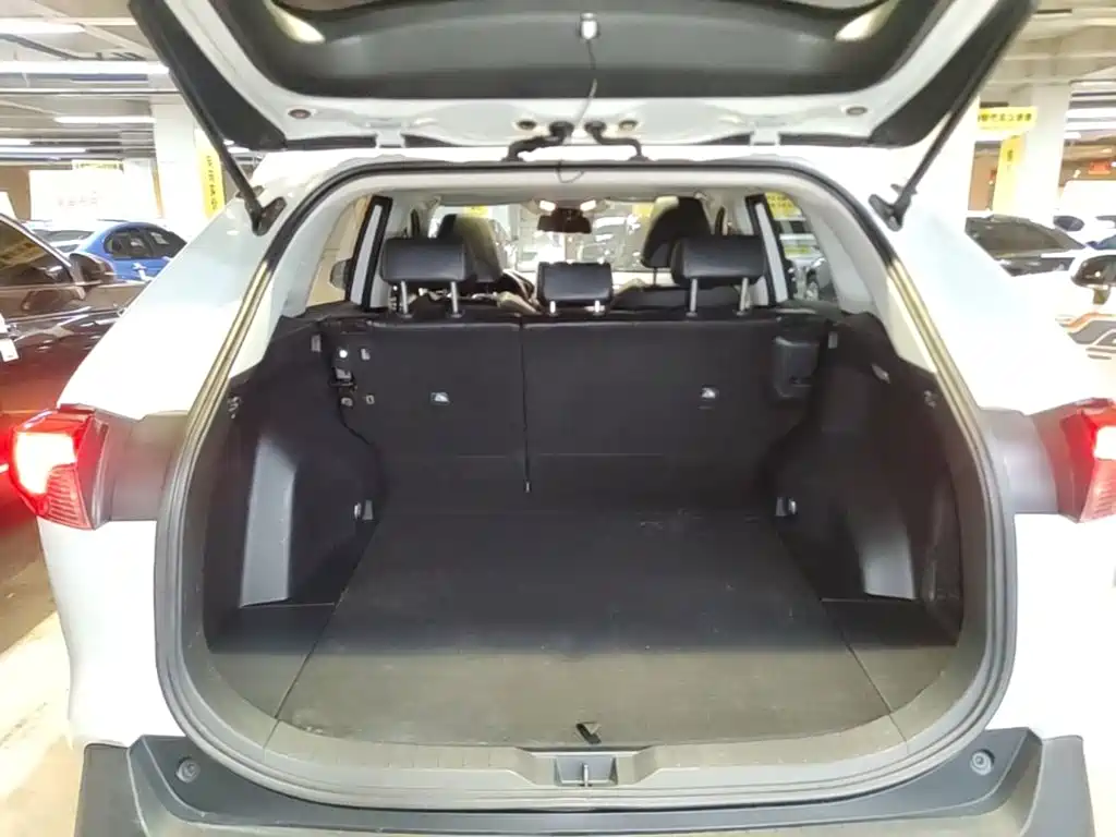 Toyota RAV4 2020 — фото 19