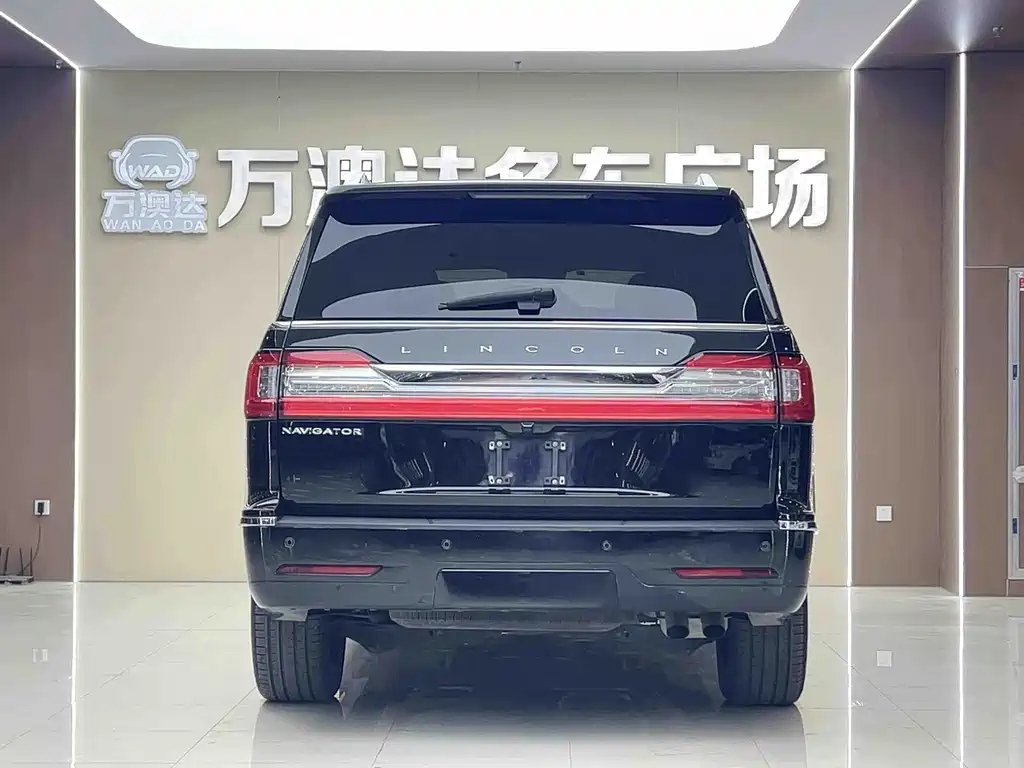 Lincoln Navigator 2018 — фото 16