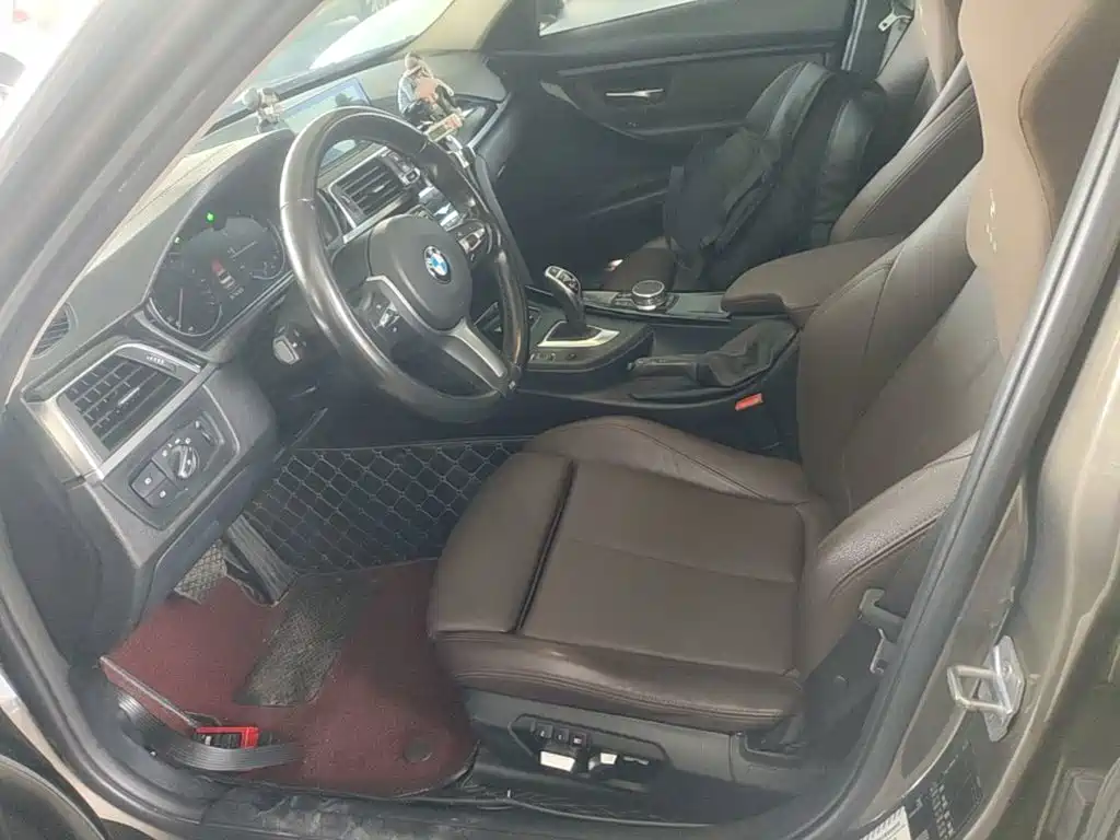 BMW 3 Series 2018 — фото 15