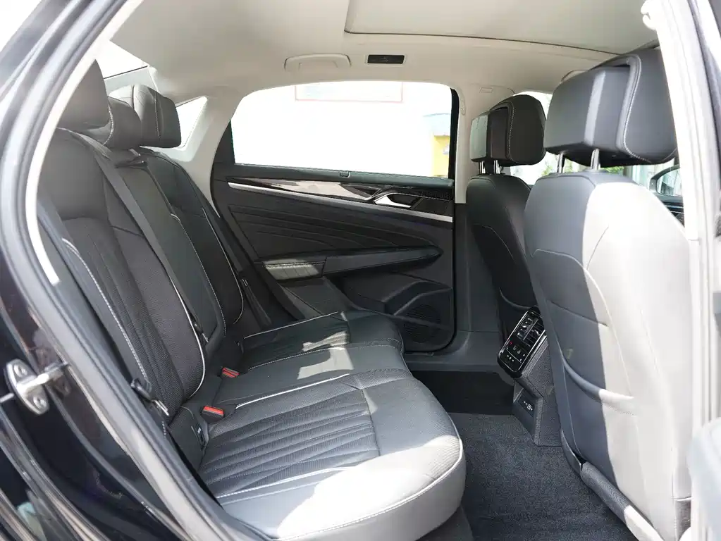 Volkswagen Passat 2023