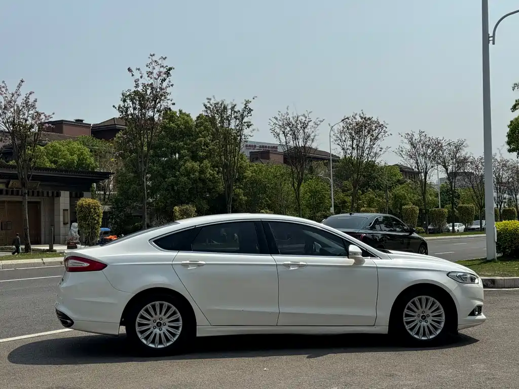 Ford Mondeo 2016 — фото 14