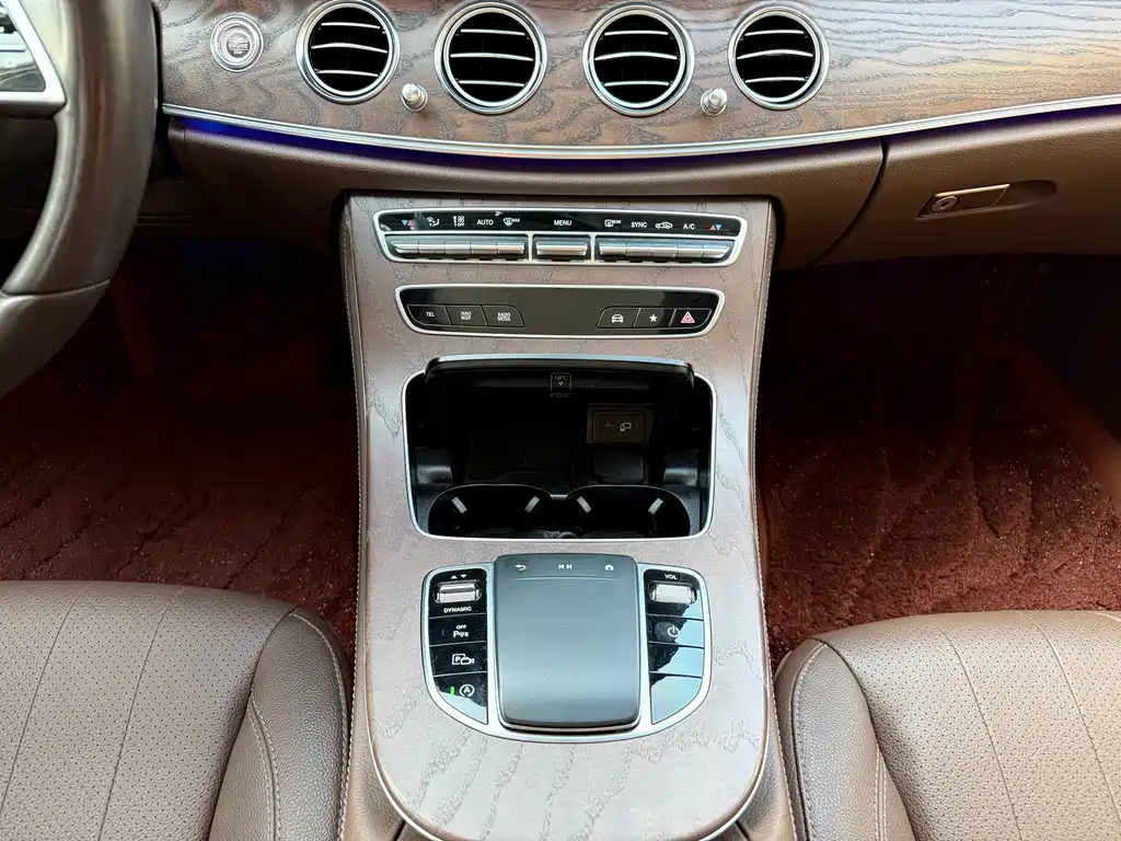 Mercedes-Benz E-Class 2023 — фото 13