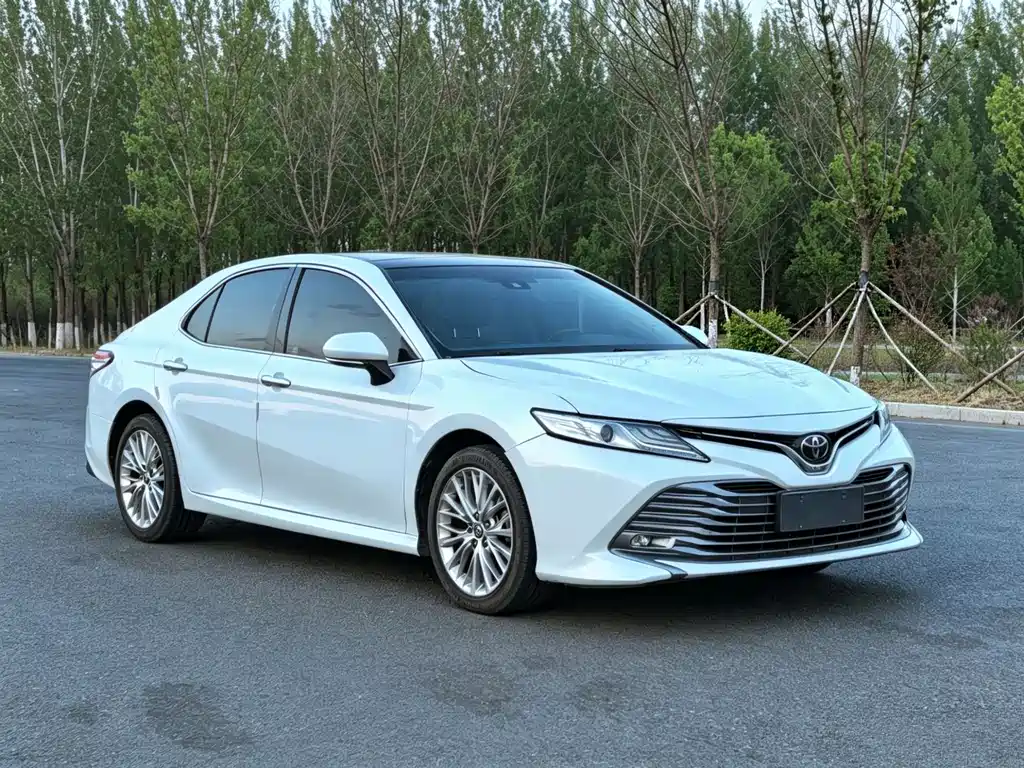 Toyota Camry 2019 — фото 8
