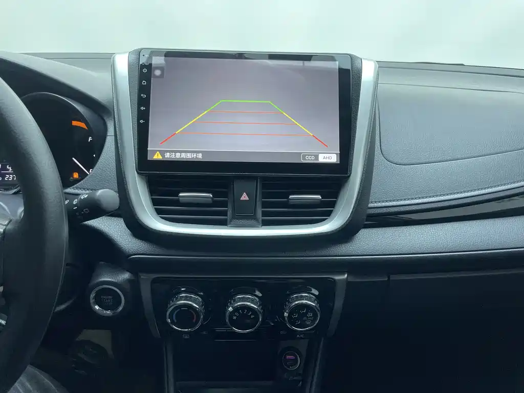 Toyota Yaris L 2023 — фото 15