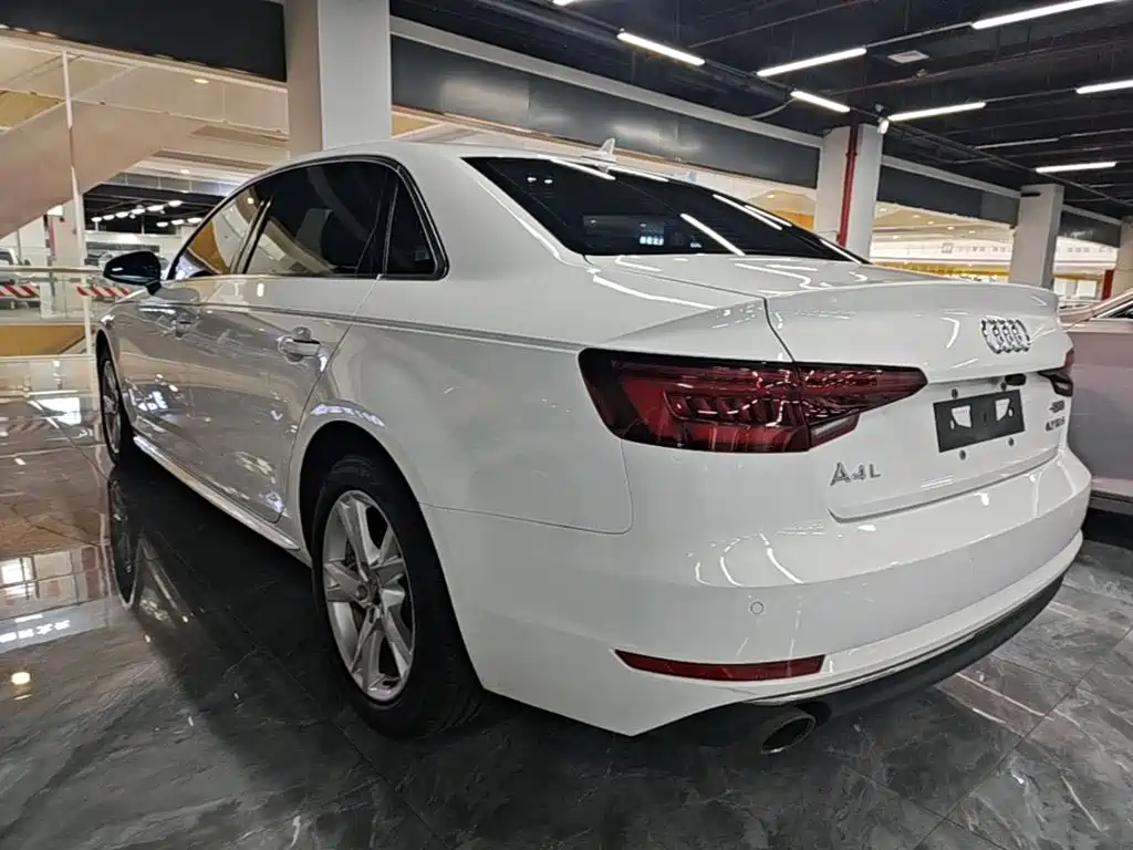 Audi A4L 2018