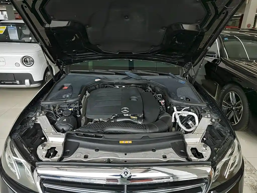 Mercedes-Benz E-Class 2019 — фото 20