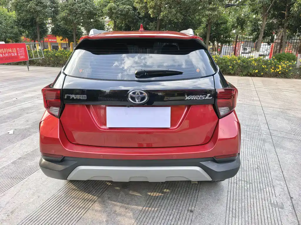 Toyota Yaris L 2022 — фото 6