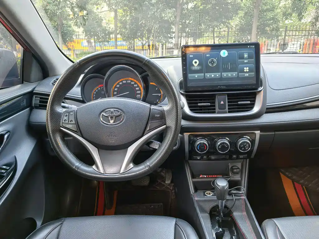 Toyota Yaris L 2022 — фото 13