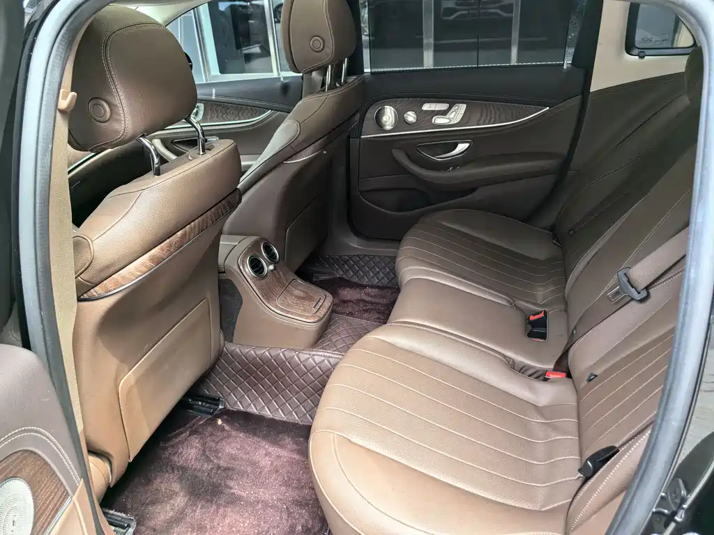 Mercedes-Benz E-Class 2023 — фото 11