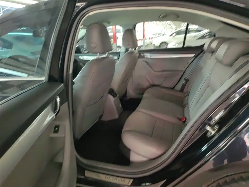 Skoda Octavia 2014 — фото 13