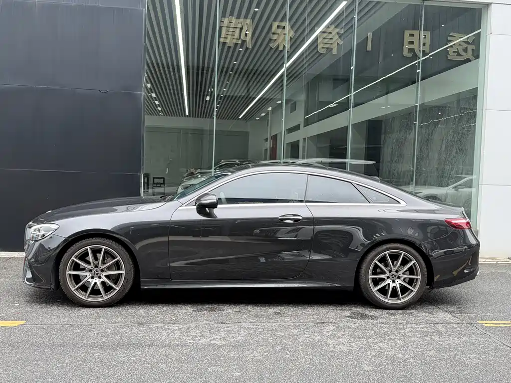 Mercedes-Benz E-Class 2023 — фото 4
