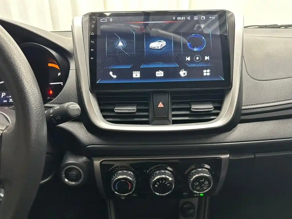 Toyota Yaris L 2022 — фото 17
