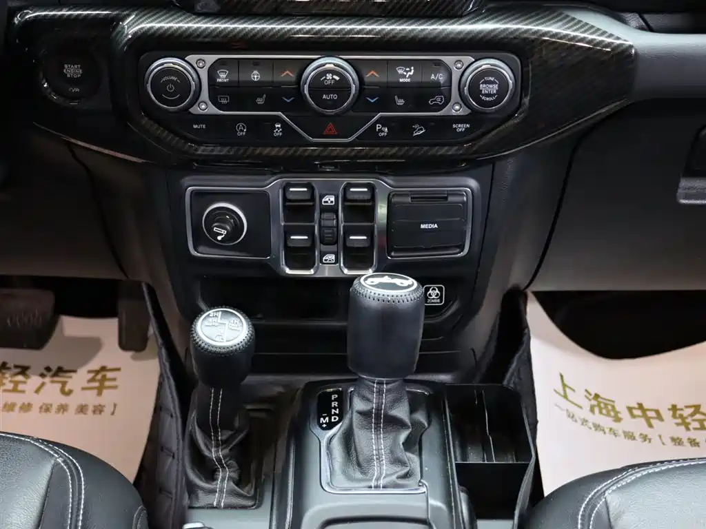 Jeep Wrangler 2020 — фото 15