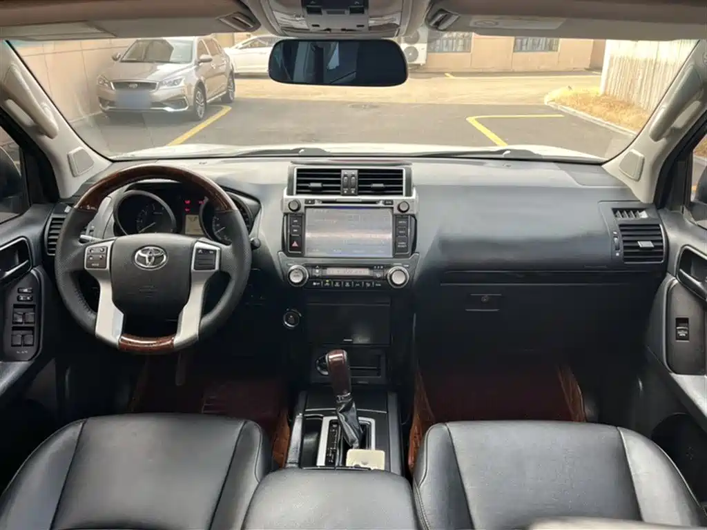 Toyota Prado 2015 — фото 13